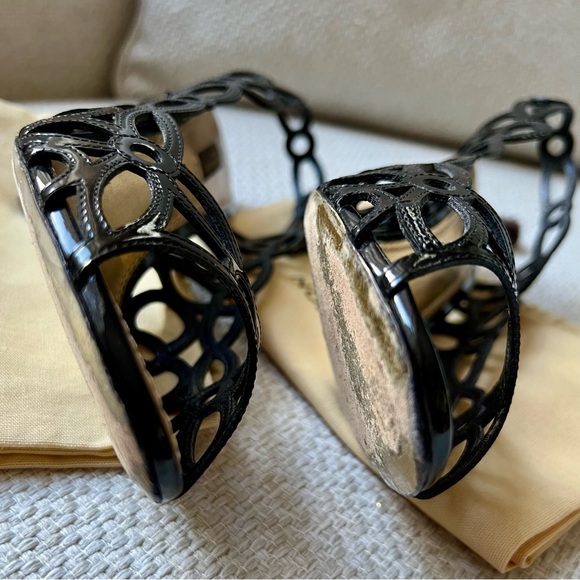 Louis Vuitton HOLIDAYS Patent Leather Lazor Cut Out Accent Slingback Heels - Picture 6 of 14